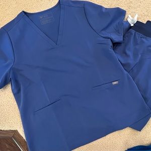 Brand New Figs scrub set